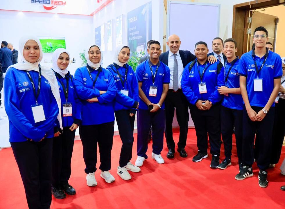 وزير التعليم يتفقد جناح مدرستنا في معرض Cairo ICT 