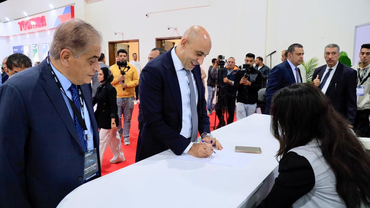 وزير التعليم يتفقد جناح مدرستنا في معرض Cairo ICT 