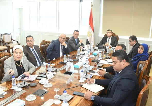 تفاصيل الاشتراطات والضوابط والمعايير الخاصة بالإعلانات على الطرق العامة والمحاور