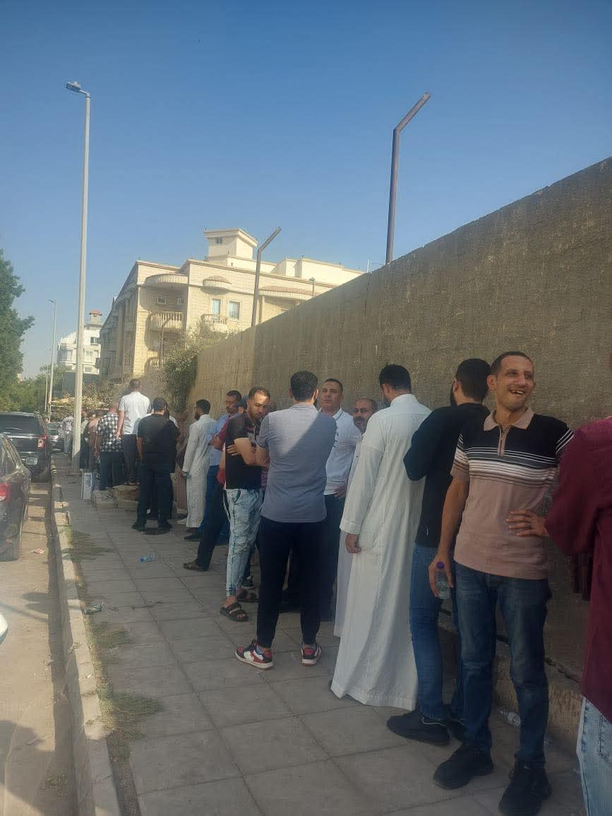 صور توافد الجالية المصرية في جدة للإدلاء بأصواتهم في انتخابات النواب