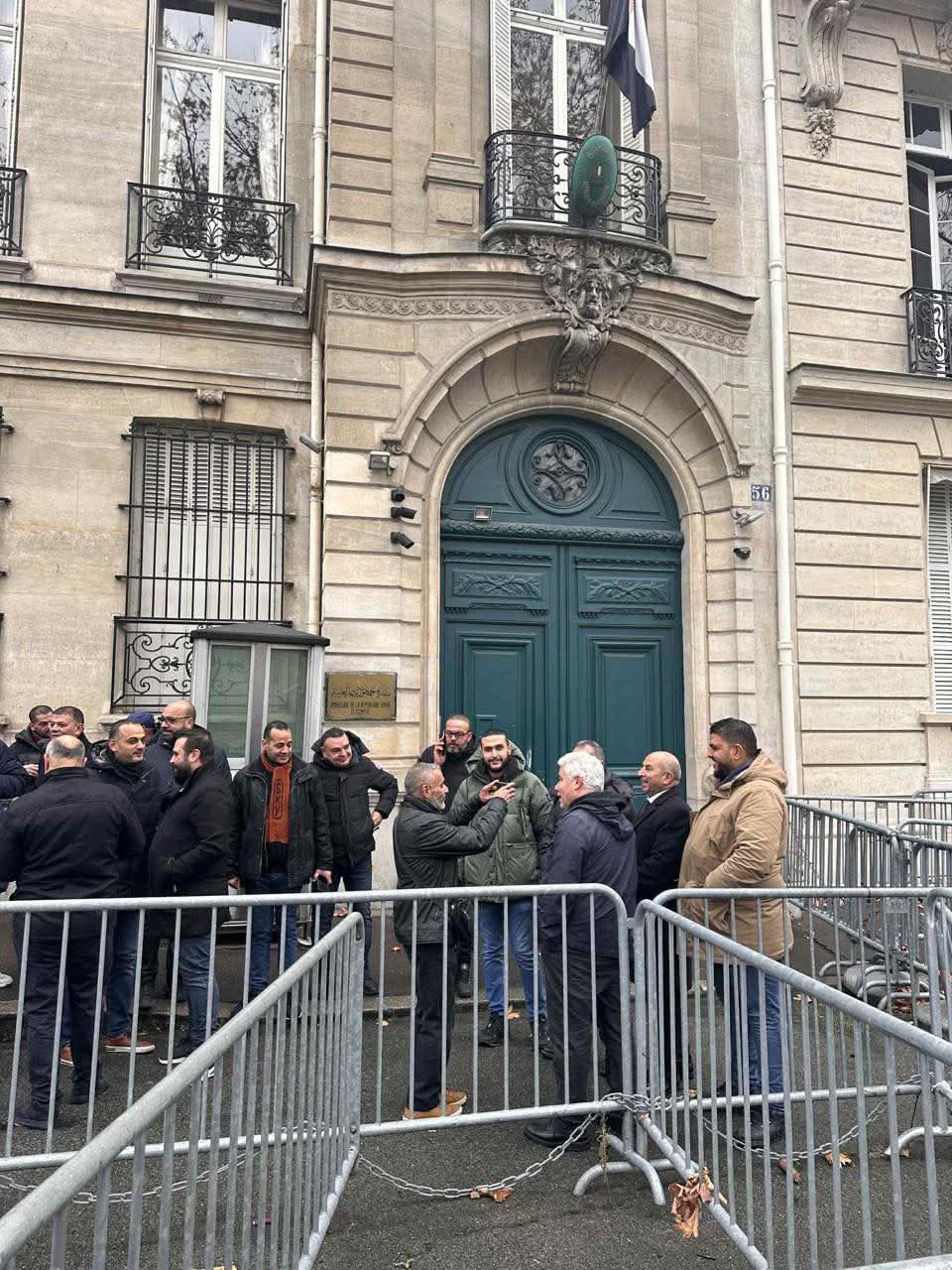 صور توافد الجالية المصرية في فرنسا على لجان الاقتراع للتصويت بانتخابات النواب