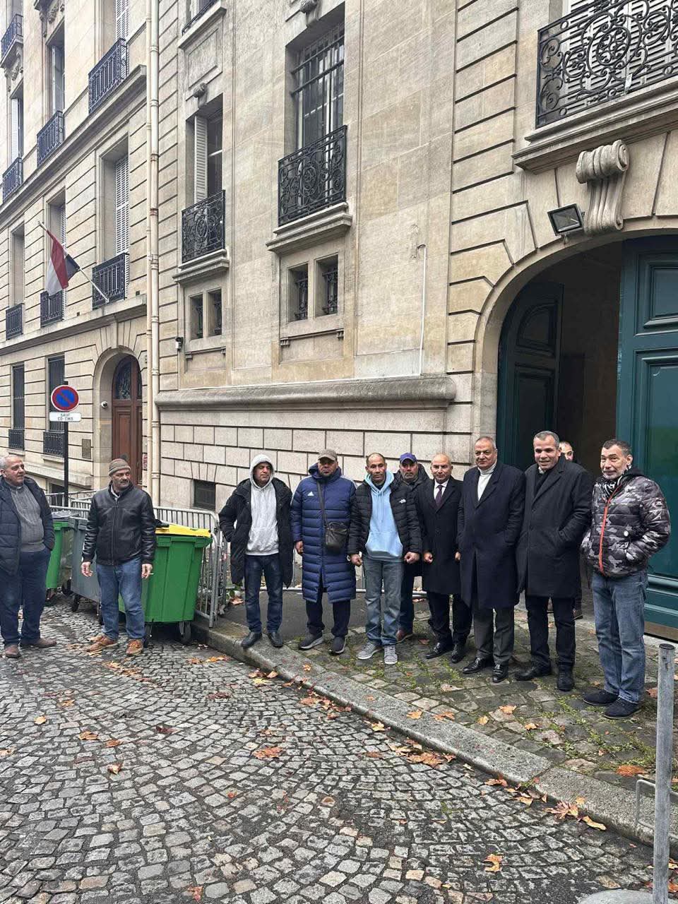 صور توافد الجالية المصرية في فرنسا على لجان الاقتراع للتصويت بانتخابات النواب