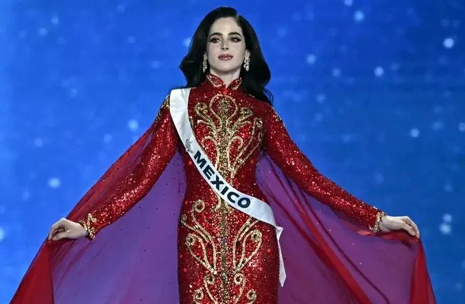 فاطمة بوش ملكة جمال الكون.. ما سر تتويجها بعد الفضيحة؟