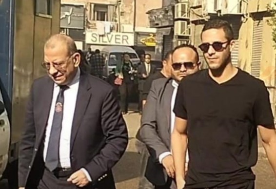 صور رمضان صبحي من داخل القفص في قضية التزوير: واثق في عدل ربنا 