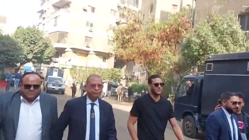 صور رمضان صبحي من داخل القفص في قضية التزوير: واثق في عدل ربنا 