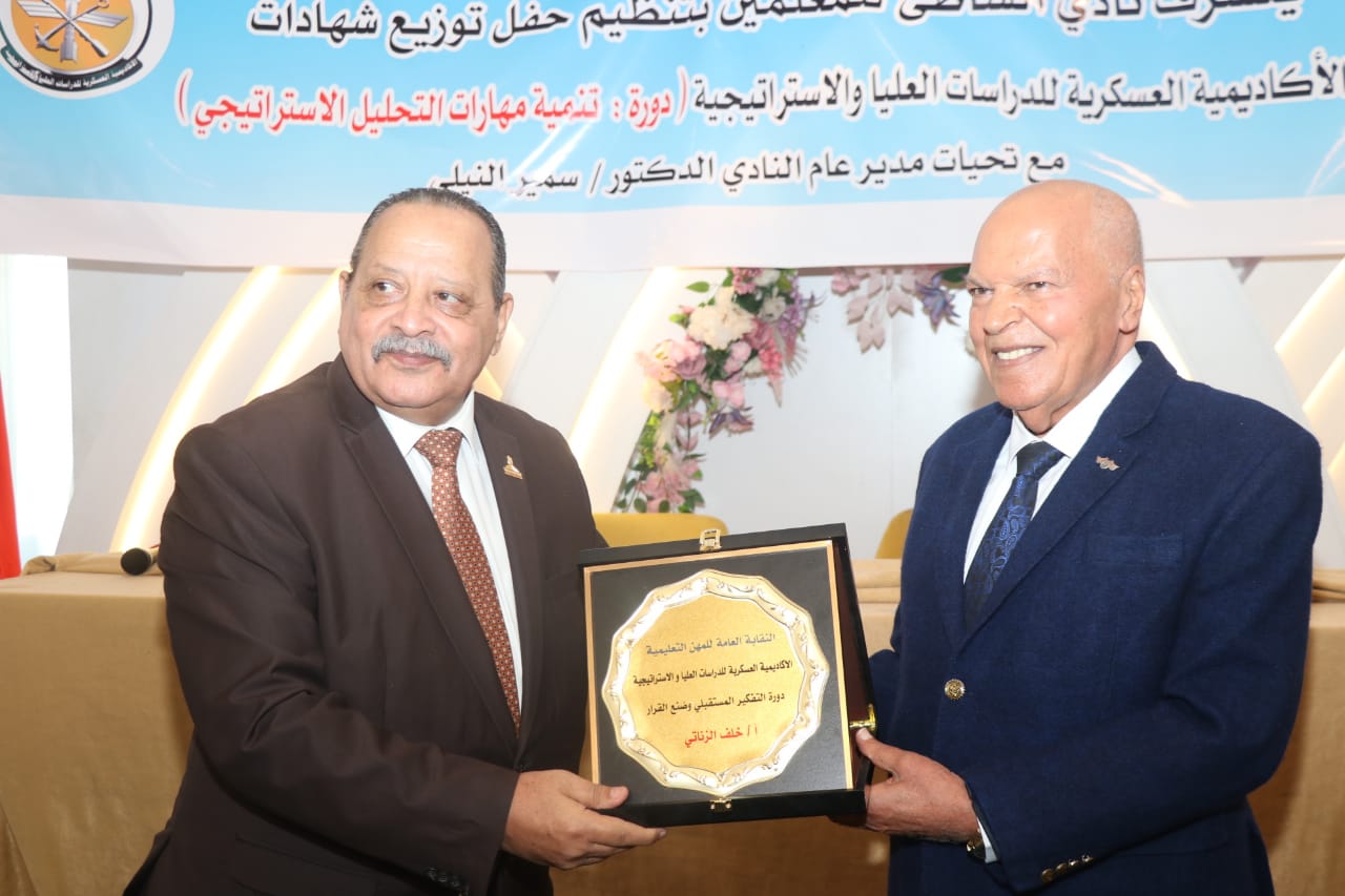 نقيب المعلمين: إعداد معلم واع الركيزة الأولى لبناء وطن قوي