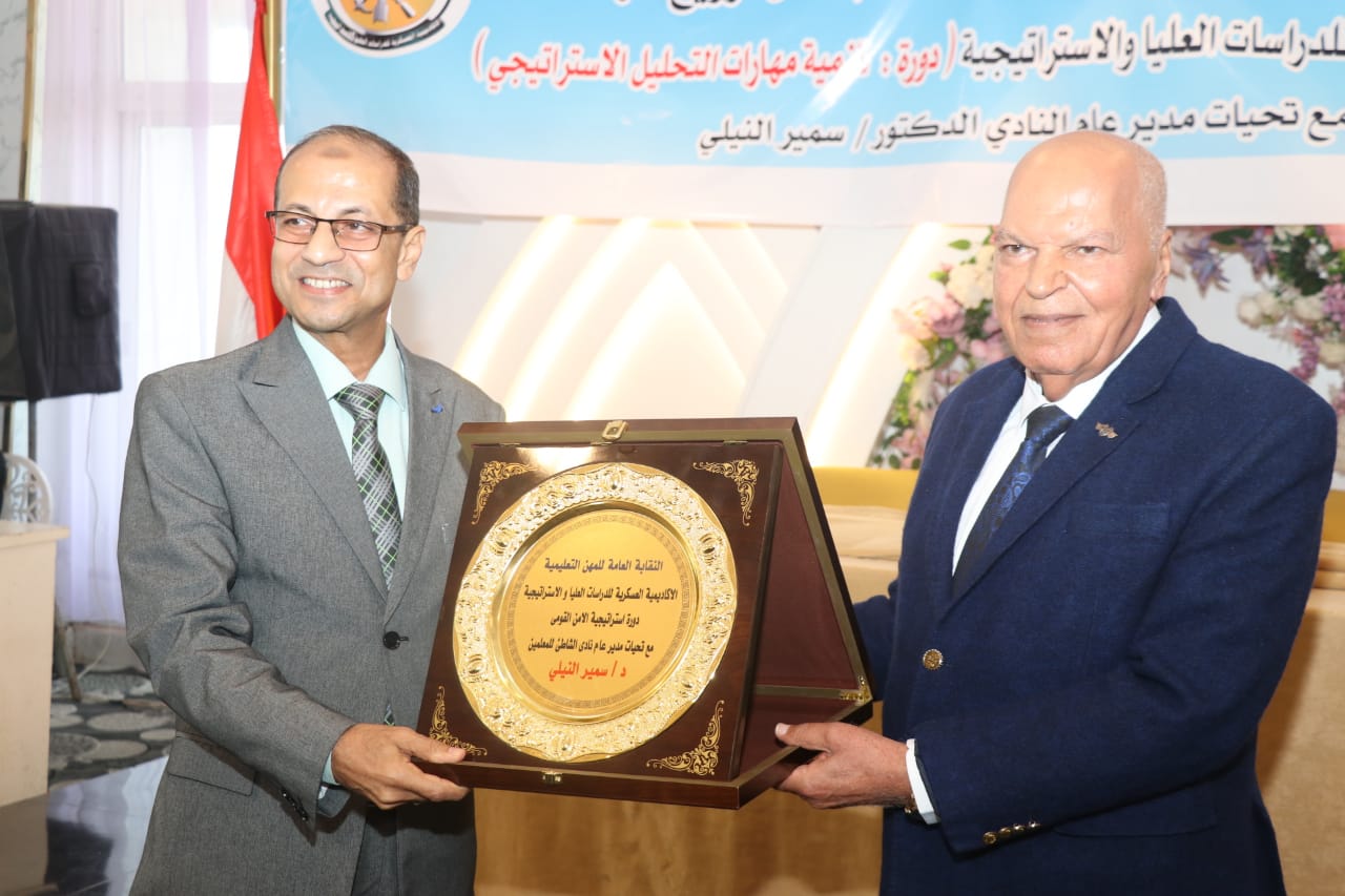 نقيب المعلمين: إعداد معلم واع الركيزة الأولى لبناء وطن قوي