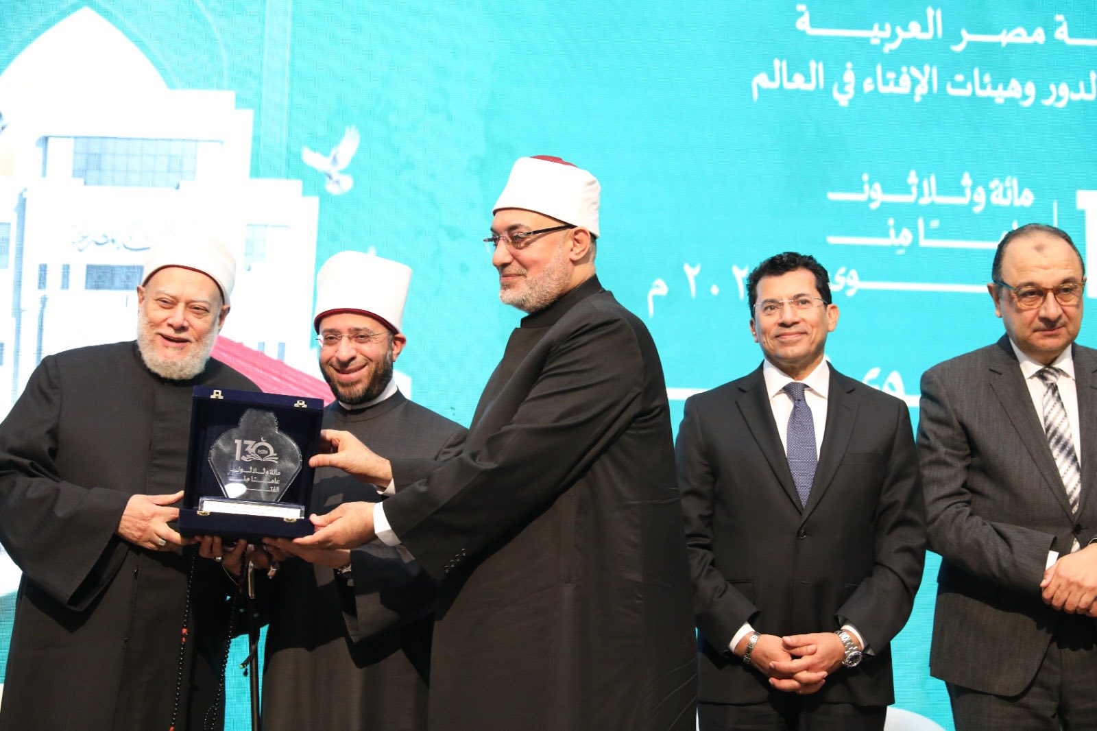 دار الإفتاء تكرم المفتين السابقين وأسر الراحلين في احتفالها بمرور 130 عاما على إنشائها