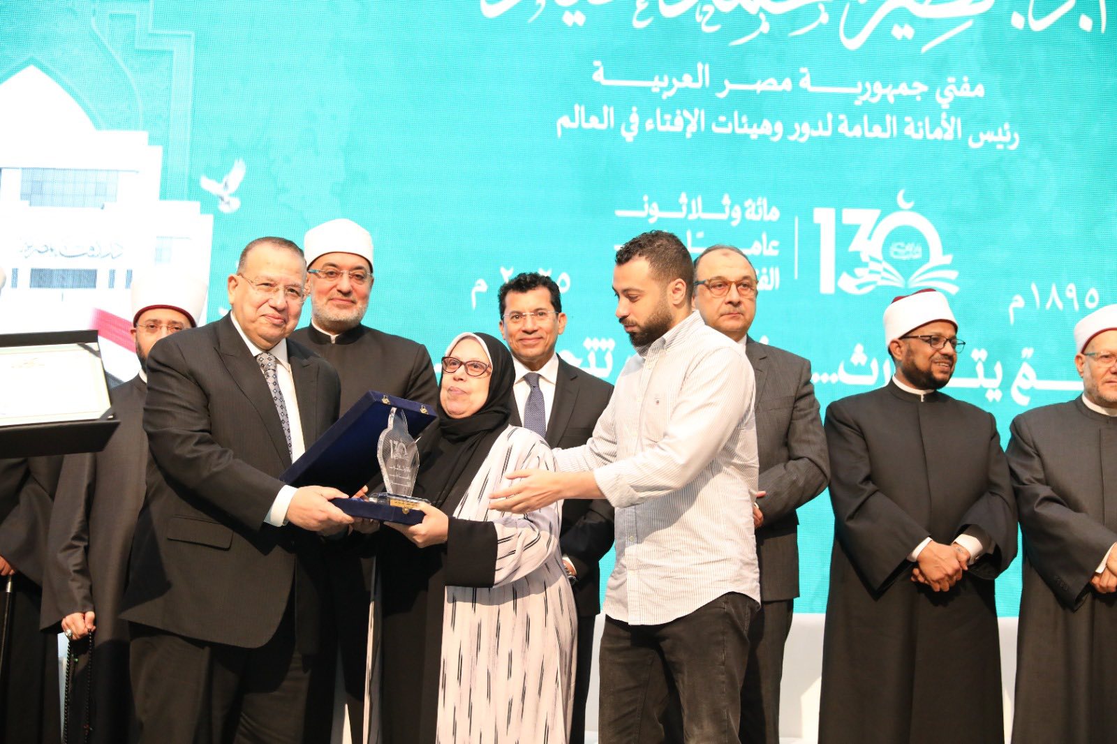 دار الإفتاء تكرم المفتين السابقين وأسر الراحلين في احتفالها بمرور 130 عاما على إنشائها