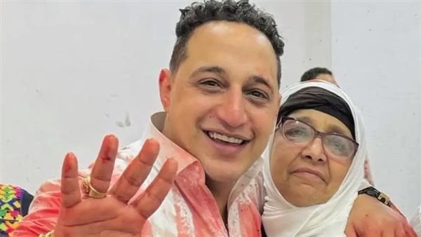 تطورات الحالة الصحية لوالدة رضا البحراوي.. توقف قلبها ثم عادت للحياة