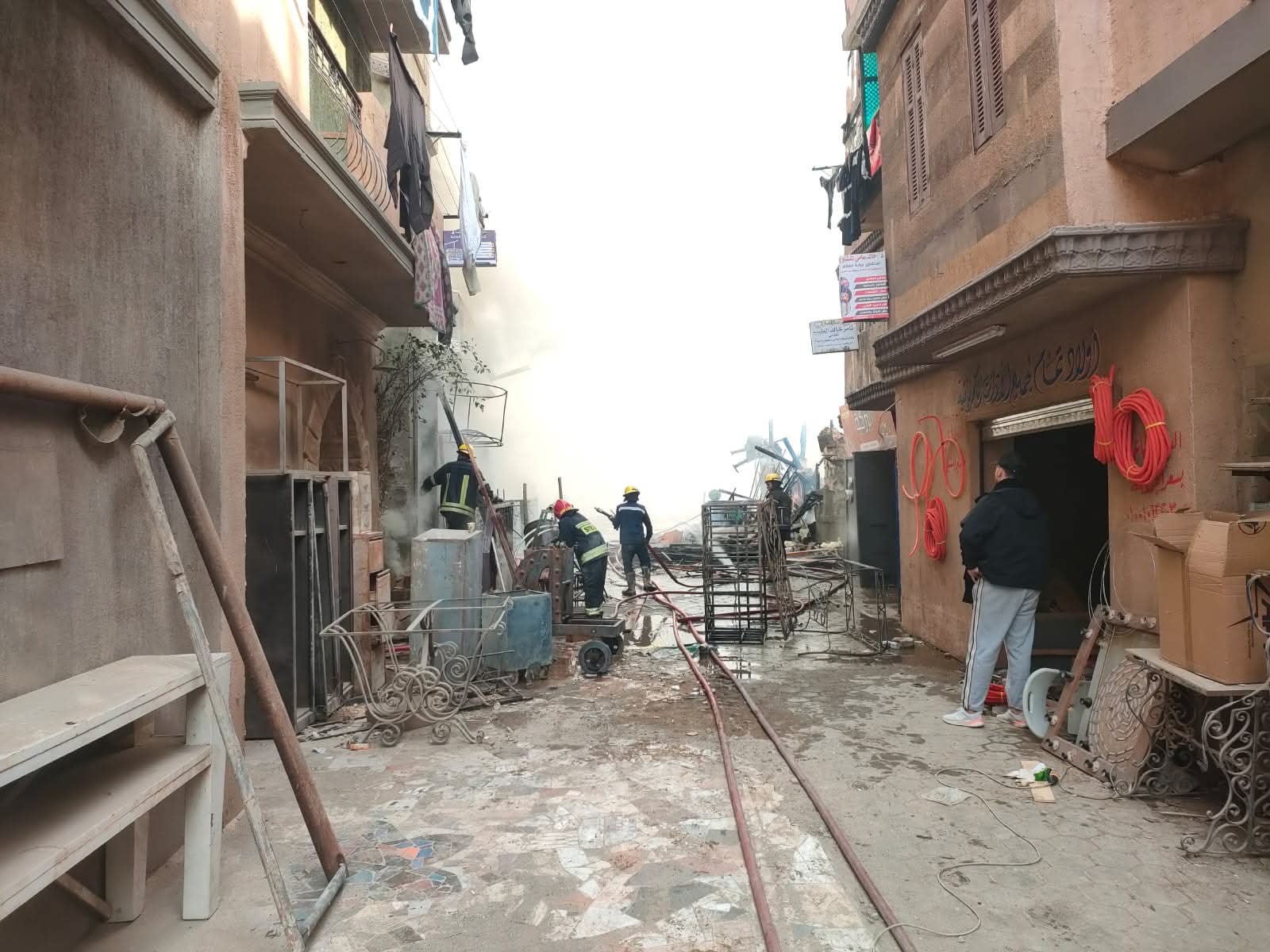 وزير الثقافة يؤكد السيطرة على حريق استوديو مصر صور