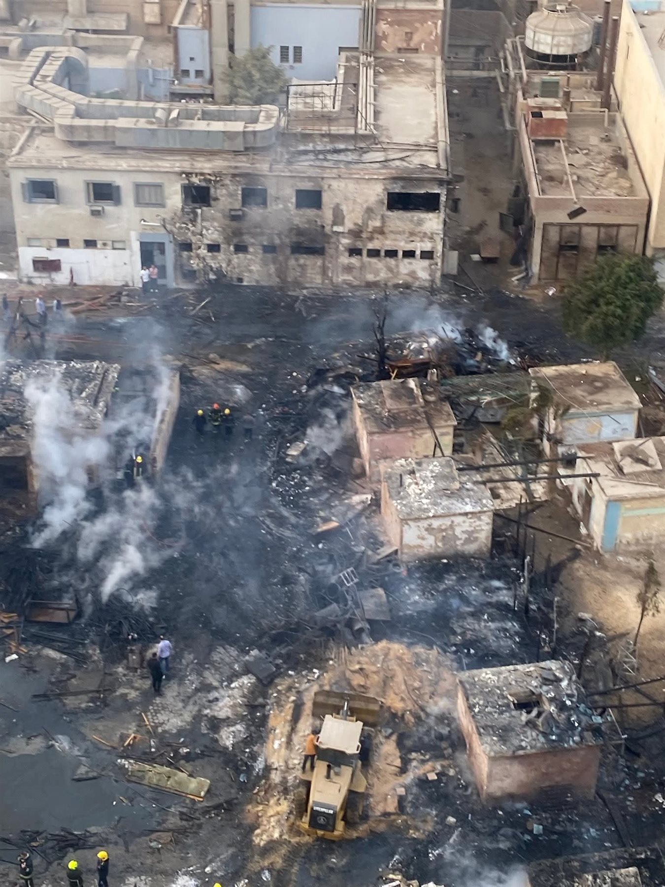 وزير الثقافة يؤكد السيطرة على حريق استوديو مصر صور