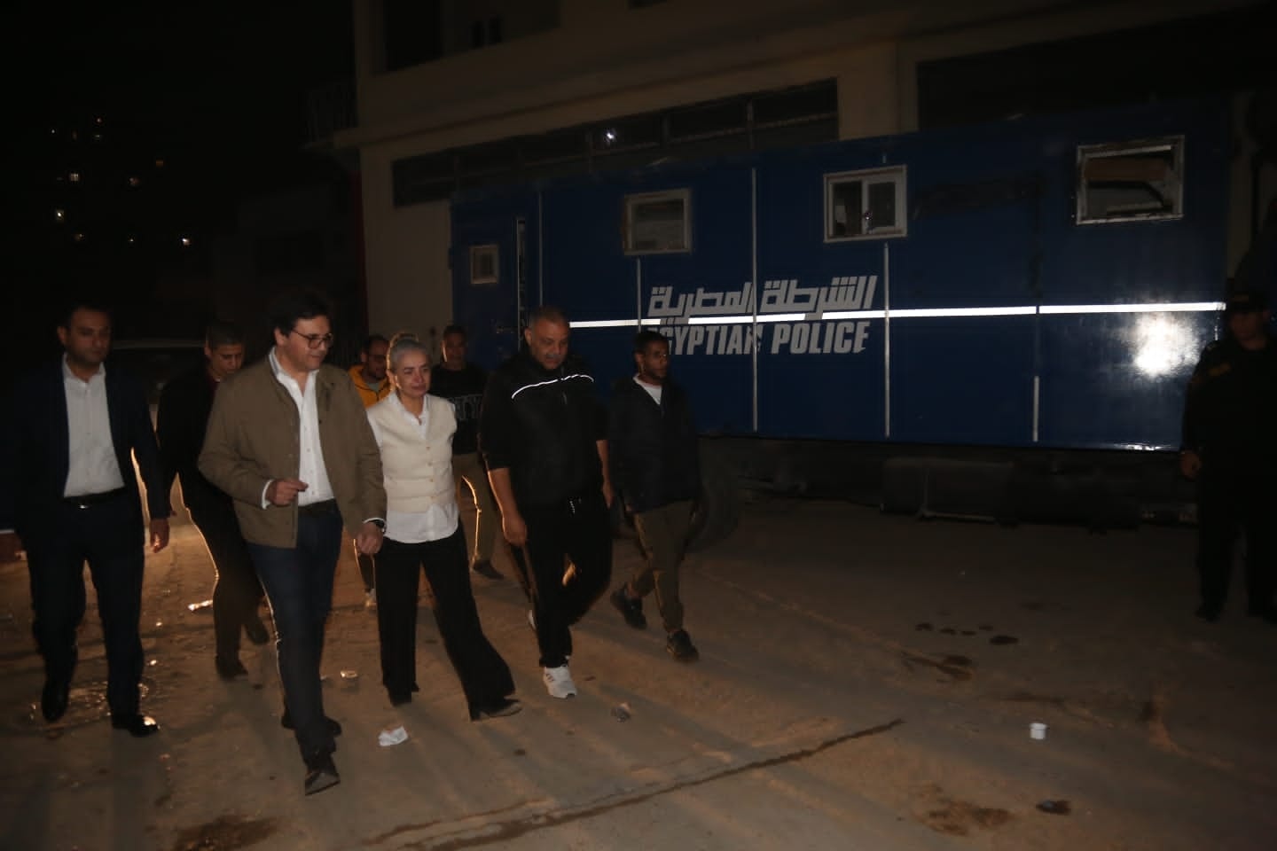 وزير الثقافة يتفقد موقع حريق ديكور الكينج.. ويوجه بمراجعة الشركات المنتجة (صور)