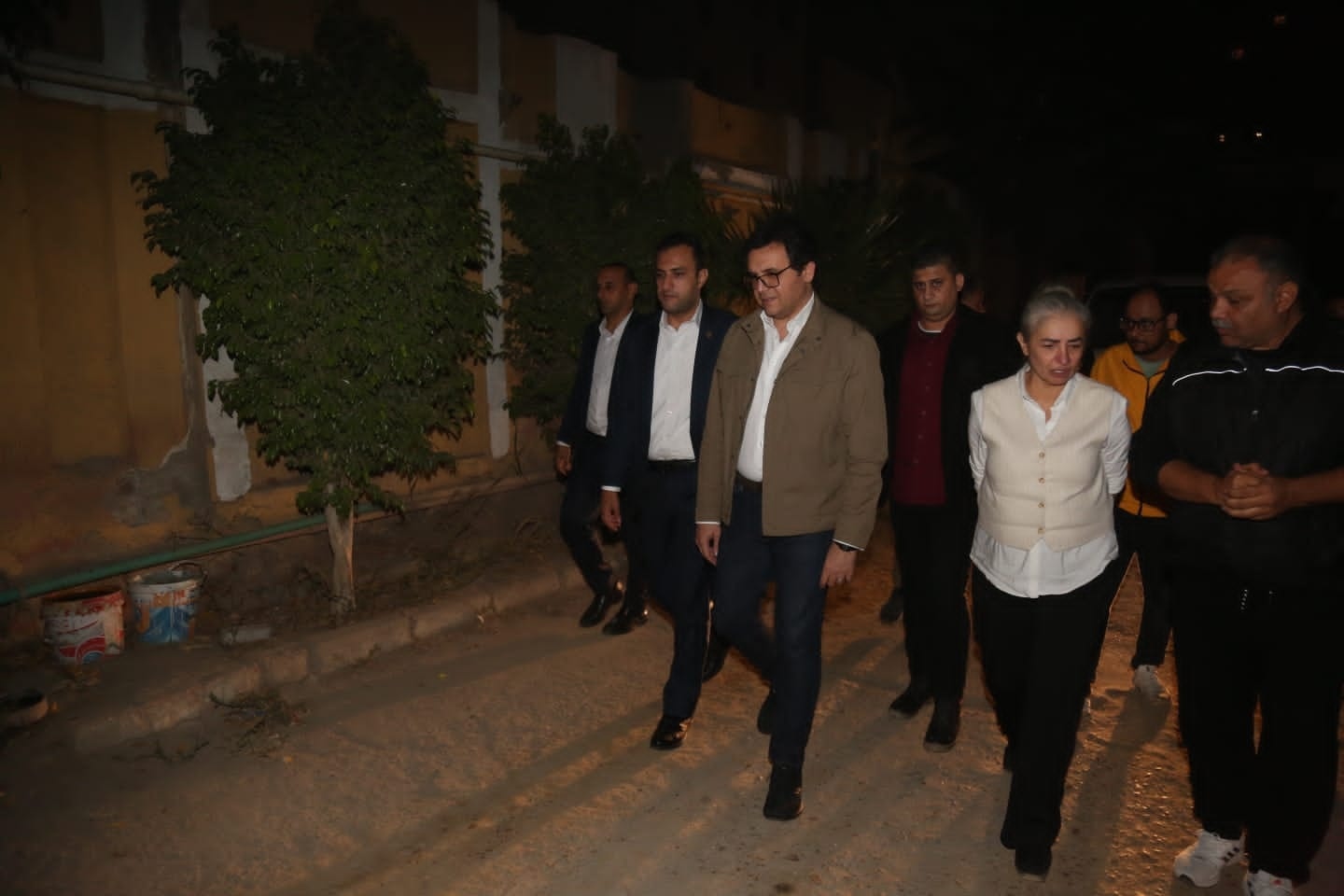 وزير الثقافة يتفقد موقع حريق ديكور الكينج.. ويوجه بمراجعة الشركات المنتجة (صور)