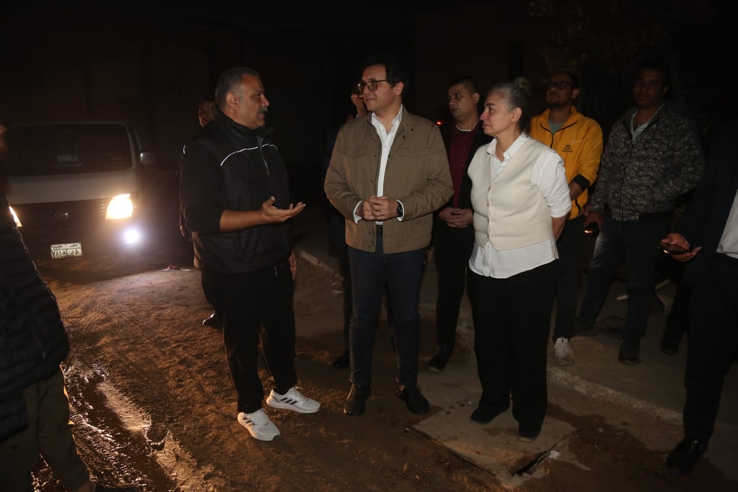 وزير الثقافة يتفقد موقع حريق ديكور الكينج.. ويوجه بمراجعة الشركات المنتجة (صور)