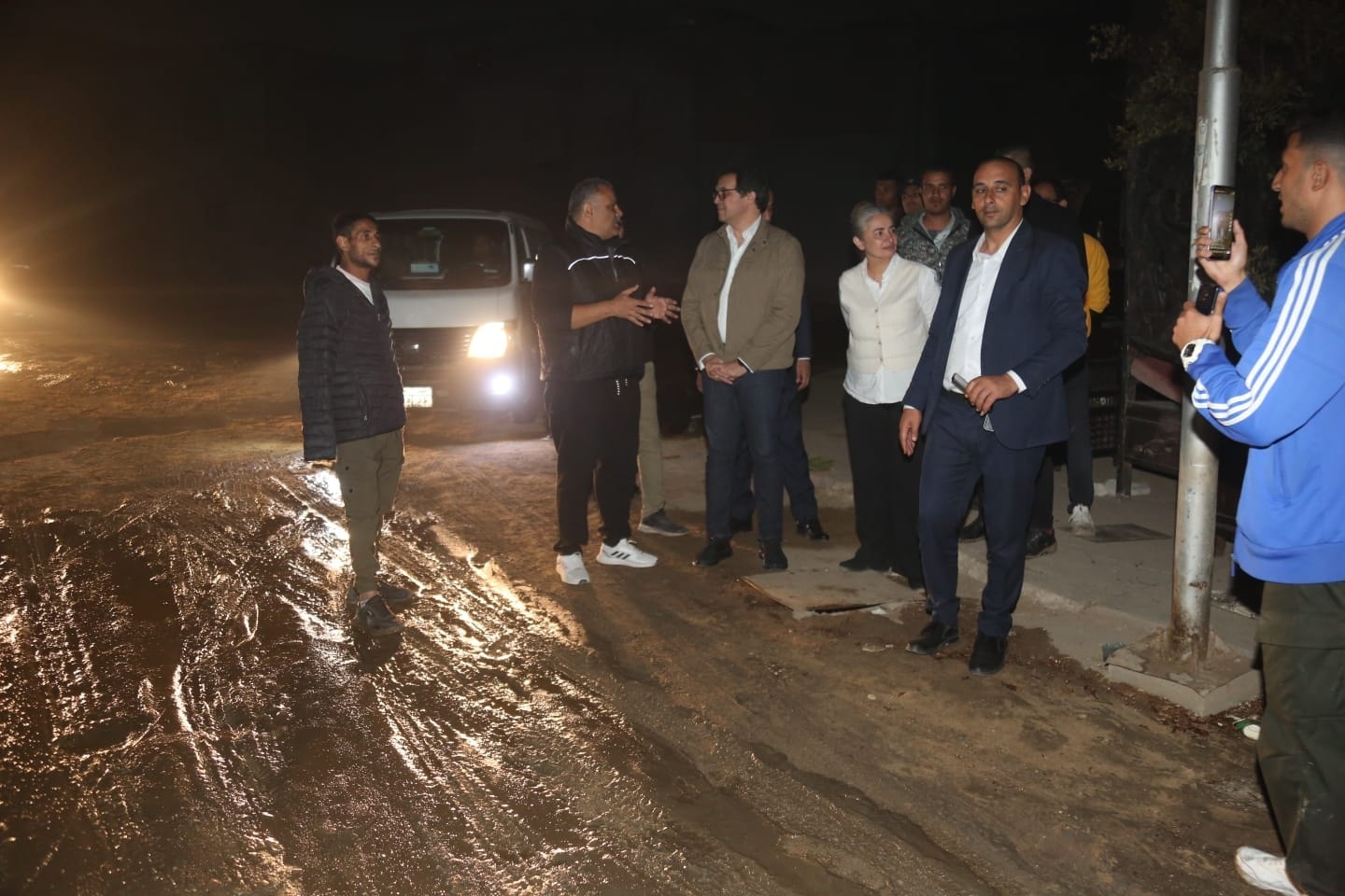 وزير الثقافة يتفقد موقع حريق ديكور الكينج.. ويوجه بمراجعة الشركات المنتجة (صور)