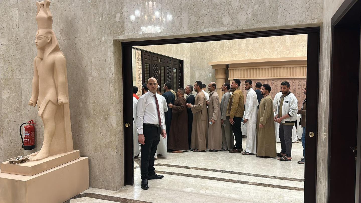 استمرار توافد المصريين بالسعودية للتصويت في انتخابات مجلس النواب بالدوائر الملغاة (صور)