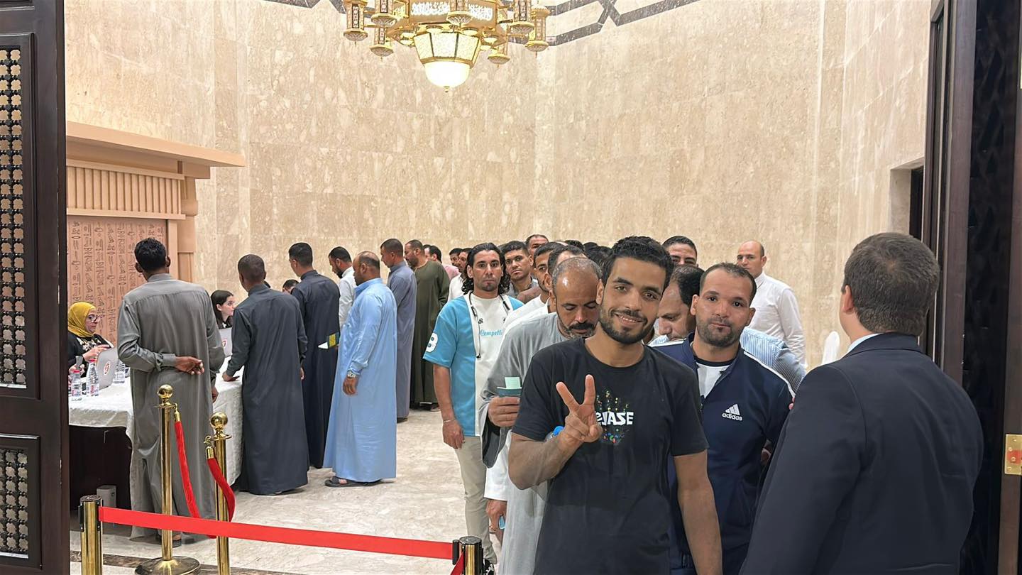 استمرار توافد المصريين بالسعودية للتصويت في انتخابات مجلس النواب بالدوائر الملغاة (صور)