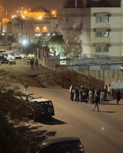 هبوط أرضي في الطريق يثير الذعر بين سكان القاهرة الجديدة