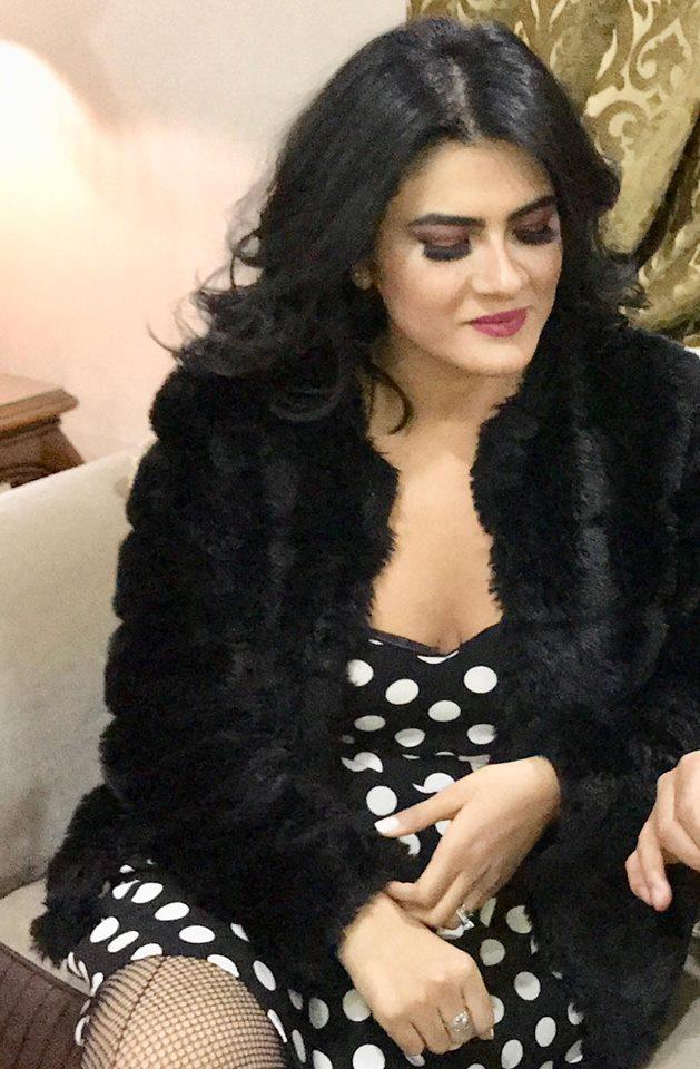 الفنانة ياسمينا المصري