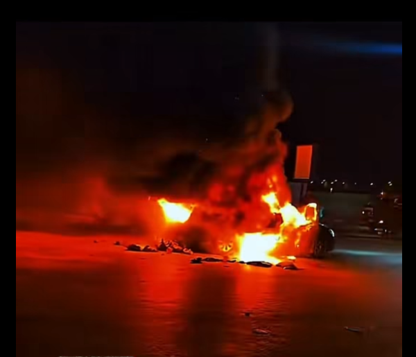 حرق سيارة كروان مشاكل