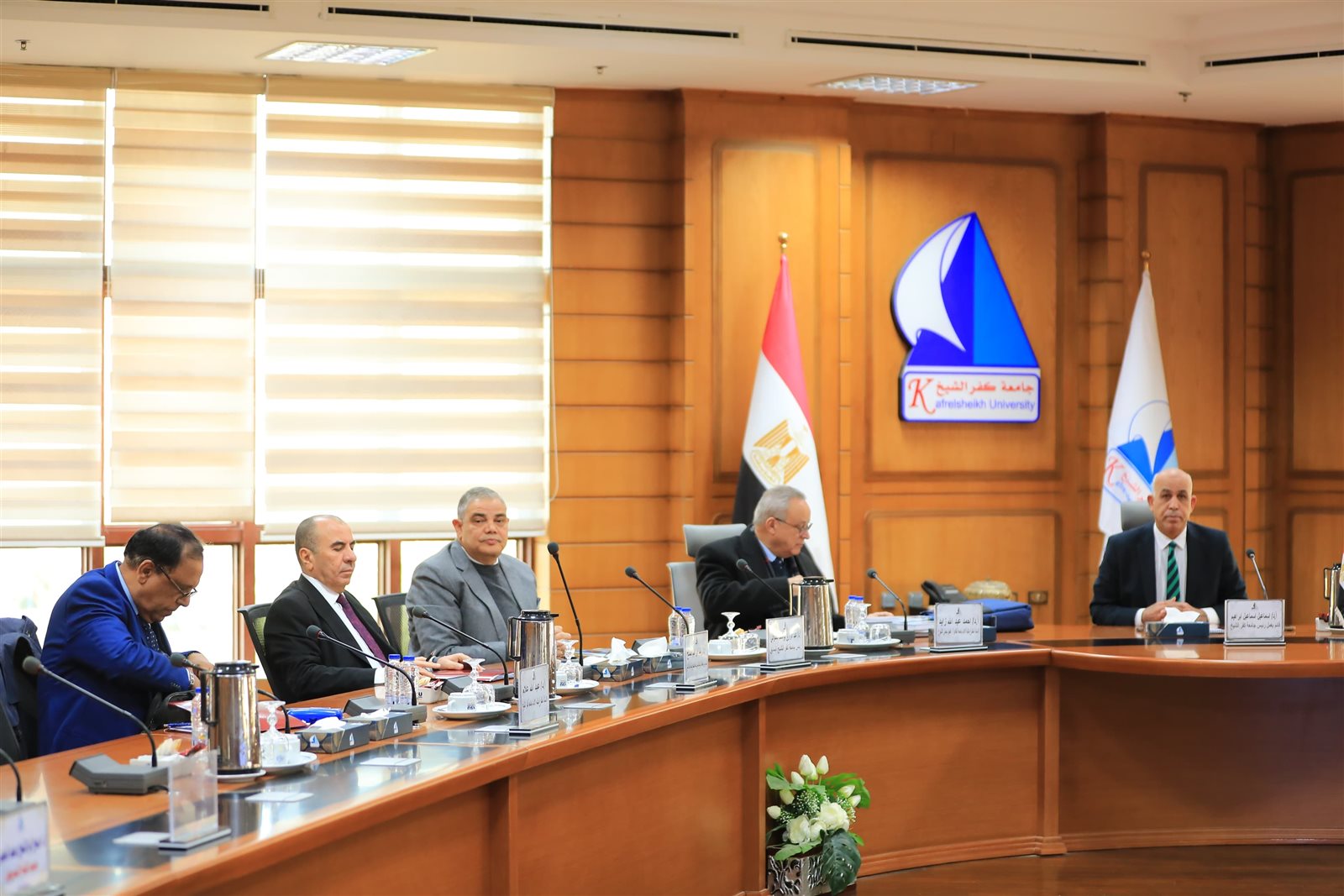 رئيس جامعة كفرالشيخ يترأس لجنة اختيار عميد كلية الآداب بالجامعة