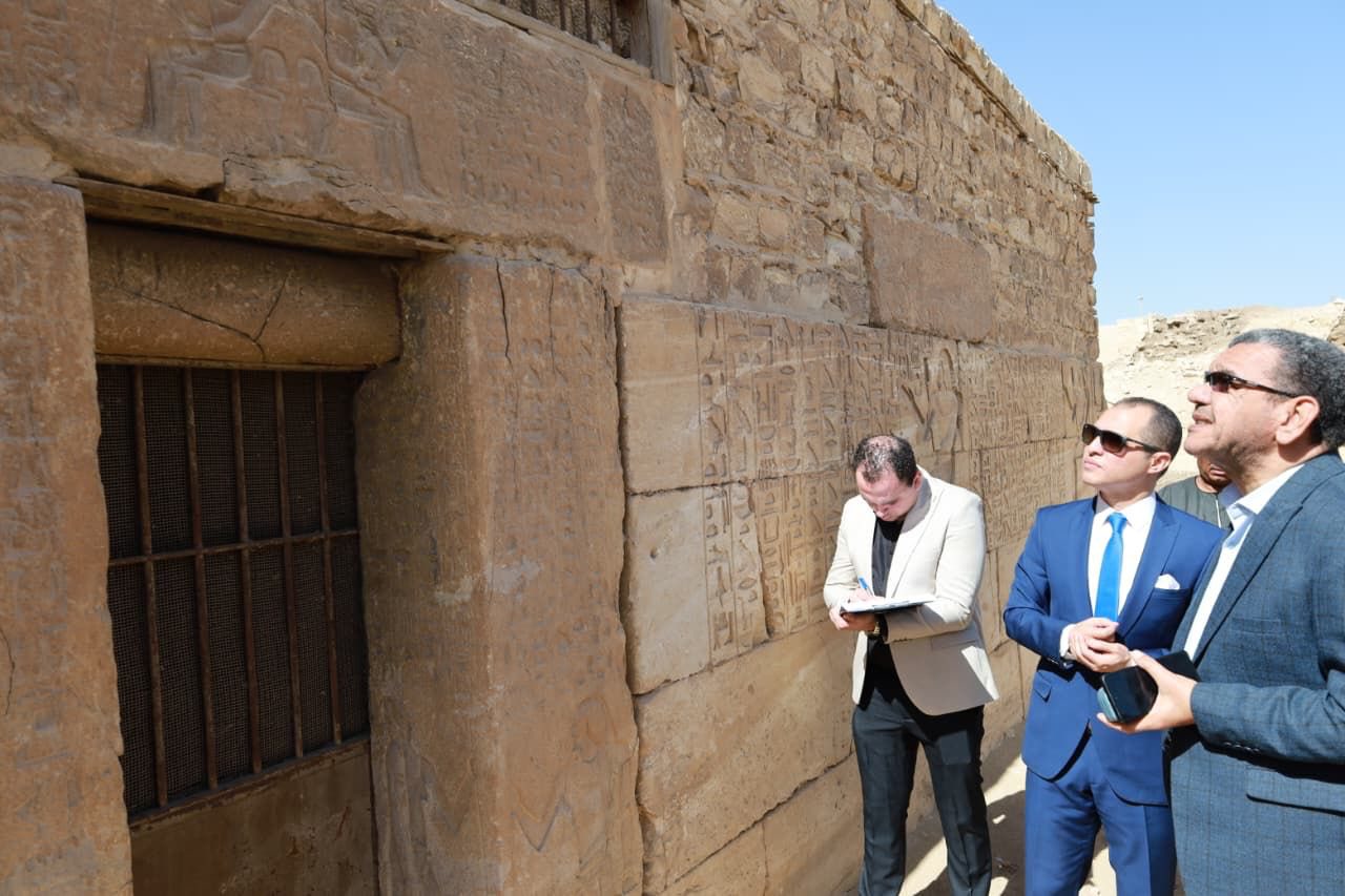 3 قرارات من النيابة الإدارية بشأن واقعة اختفاء لوحة أثرية بسقارة