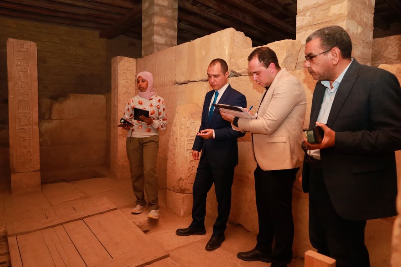 3 قرارات من النيابة الإدارية بشأن واقعة اختفاء لوحة أثرية بسقارة