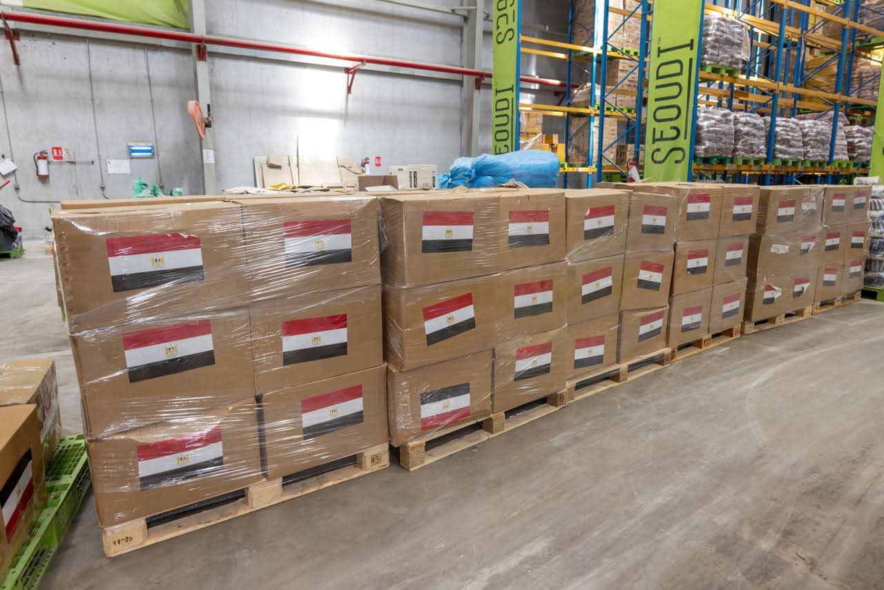 مصر ترسل نحو 1000 طن من المساعدات الإغاثية العاجلة إلى لبنان (صور)