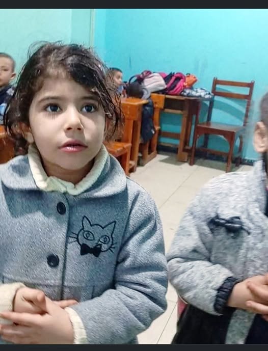 الطفلة لارين داخل الفصل في محافظة المنيا
