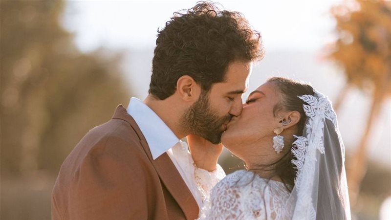 قبلة الفنانة ثراء جبيل