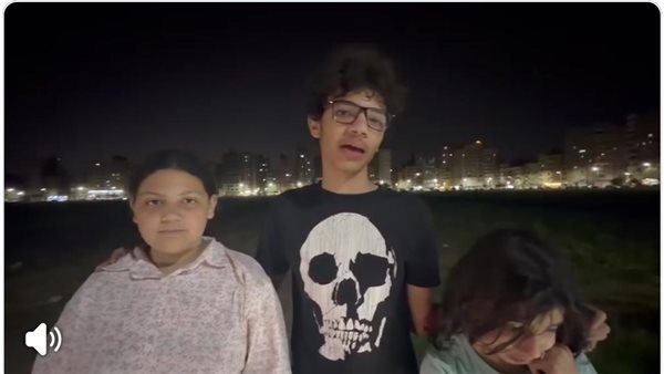 فيديو طبيب يطرد اطفاله في القلويبية