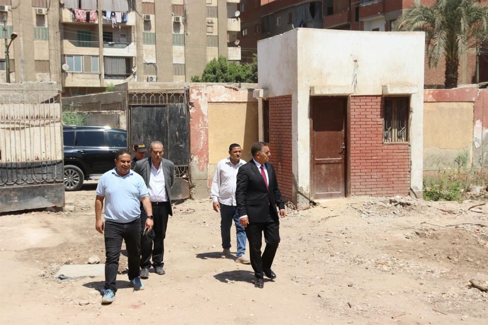 محافظ القليوبية يستبعد مدير «برقطا الإعدادية» ويوجه بسرعة بناء سور مدرسة