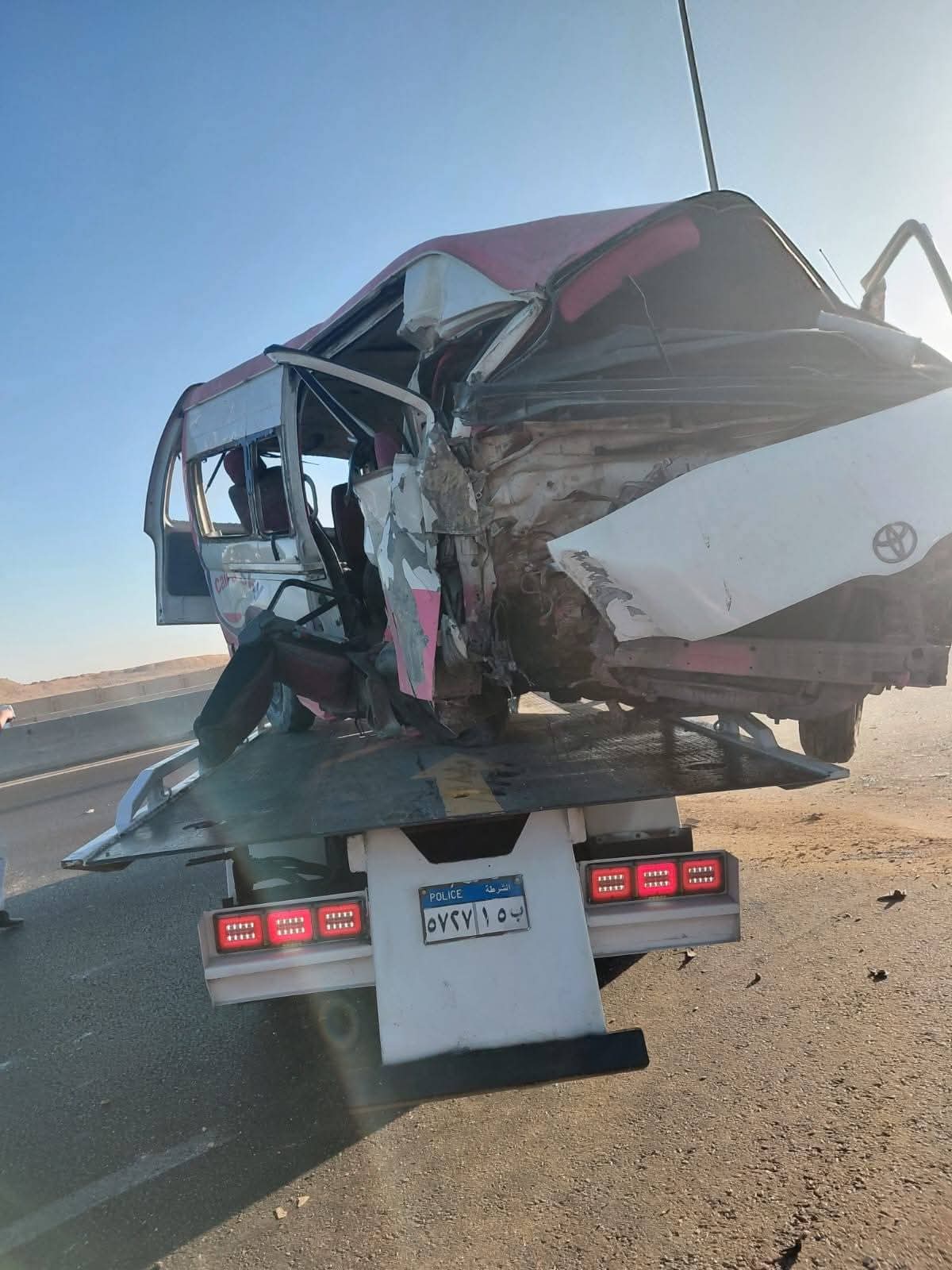 إصابة 17 طالبا بحادث انقلاب أتوبيس في طريق السويس.. و«التعليم» تعلق