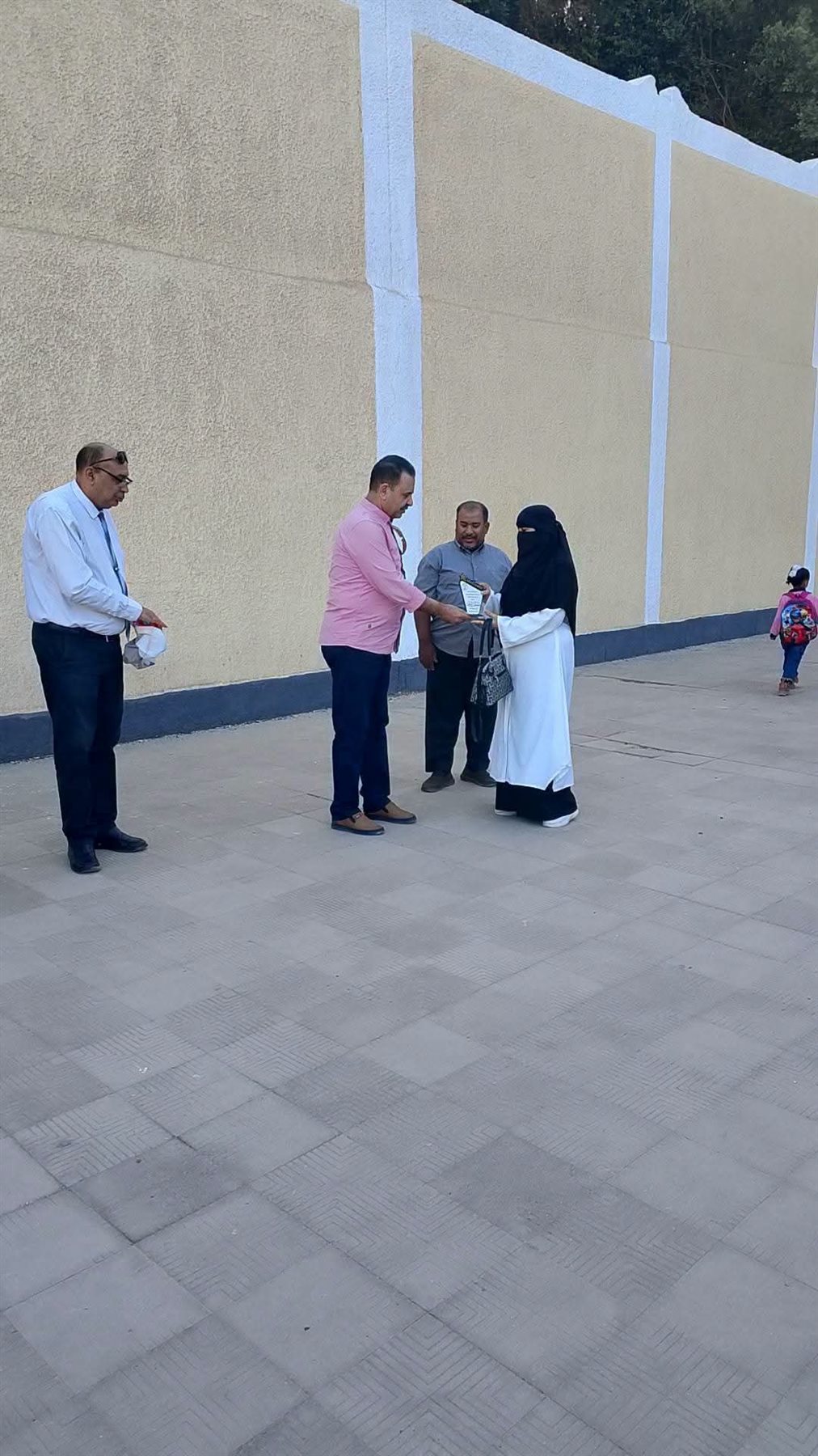 بعد حرقها وجه تلميذ.. «المهن التعليمية» تكرم معلمة الدويرات