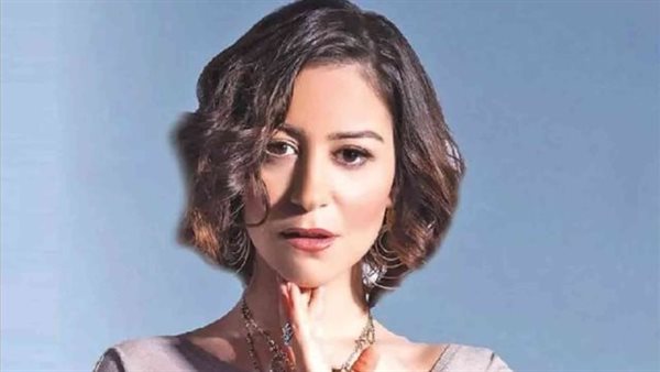 الفنانة منة شلبي