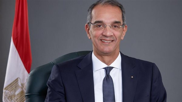 عمرو طلعت - وزير