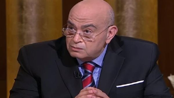 الكاتب الصحفي عماد