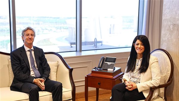 وزيرة التخطيط تكرّم