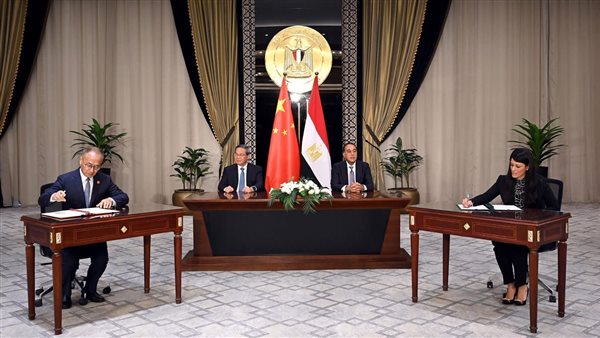 جانب من توقيع مذكرة