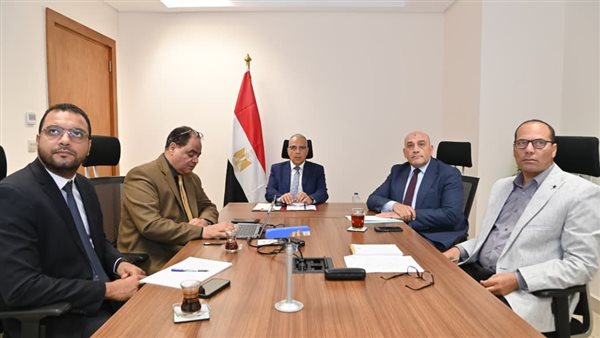 اجتماع وزير الري