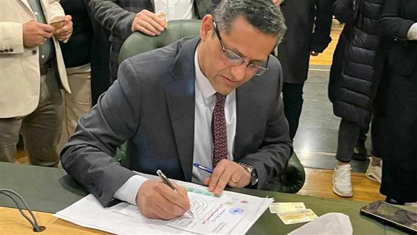 الكاتب الصحفي خالد