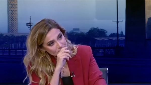 المذيعة منة فاروق