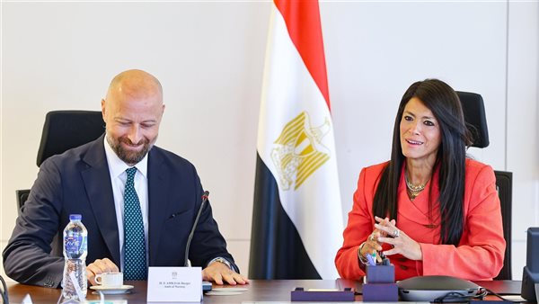 جانب من لقاءات وزيرة