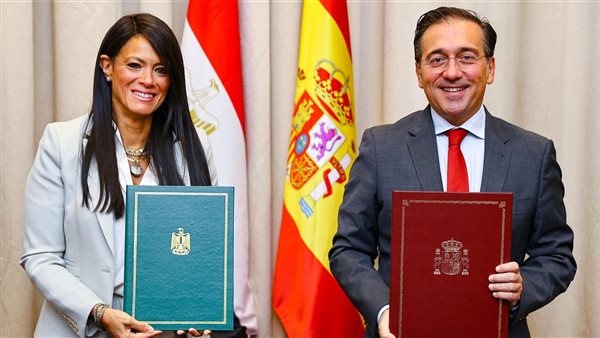 وزيرة التخطيط ونظيرها