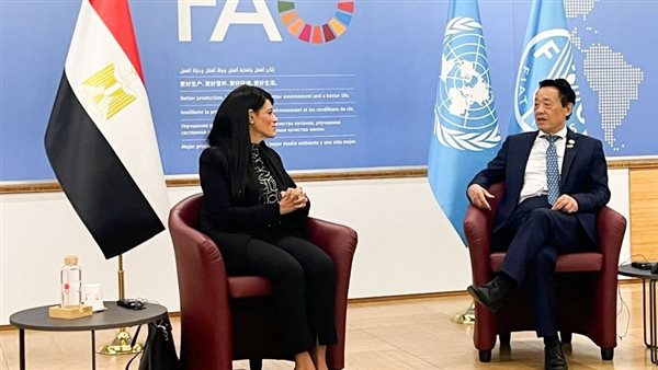 وزيرة التخطيط ومدير