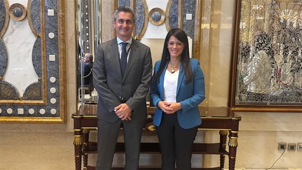 وزيرة التخطيط تلتقي