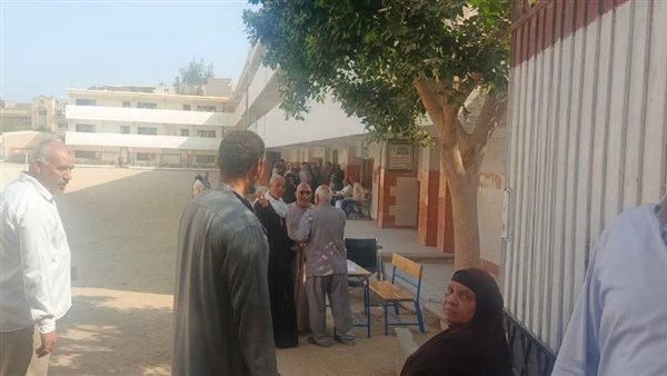 جانب من أمام اللجان