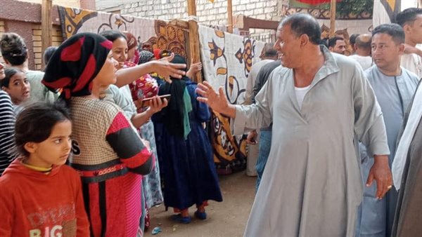 جانب من أمام إحدى