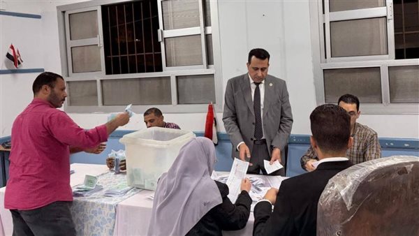 من داخل إحدى لجان